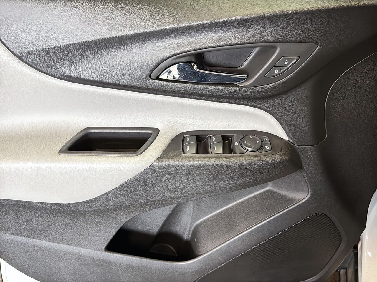 2018 Chevrolet Equinox LS White Saint-Hyacinthe - photo #10