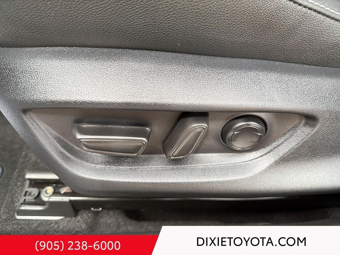 2026 Toyota Camry Power Sunroof, Leather Interior, Heated Seats, Alloy Wheels, Heated Steering Wheel, Bluetooth Midnight Black Metallic Mississauga - photo #3