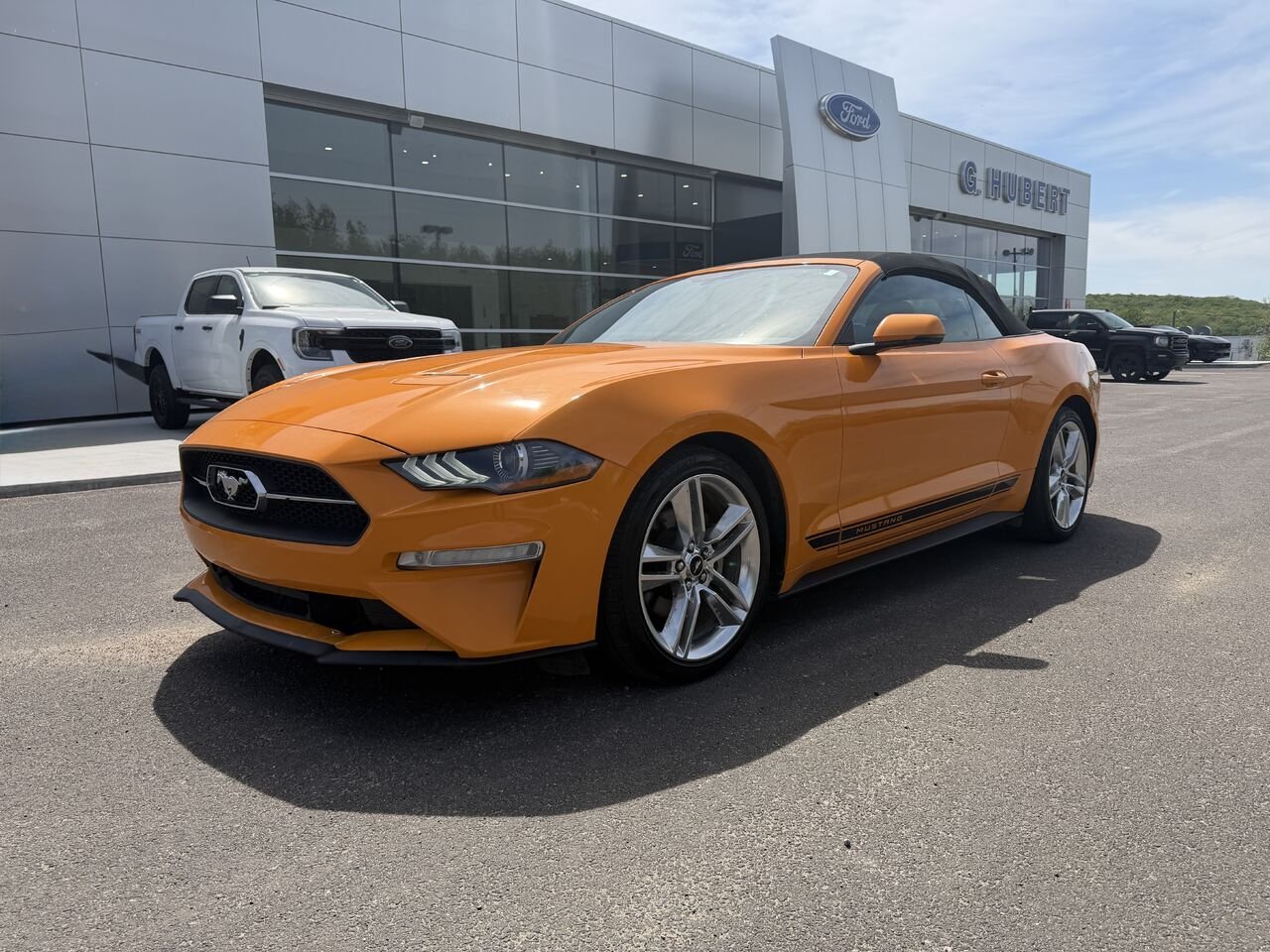 2018 Ford Mustang Orange Mont-Laurier - photo #0