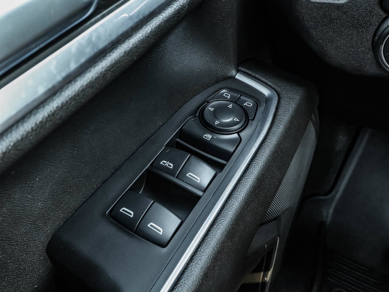 2024 Chevrolet Silverado 1500 4WD Crew Cab 147 LT White Sherwood Park - photo #18