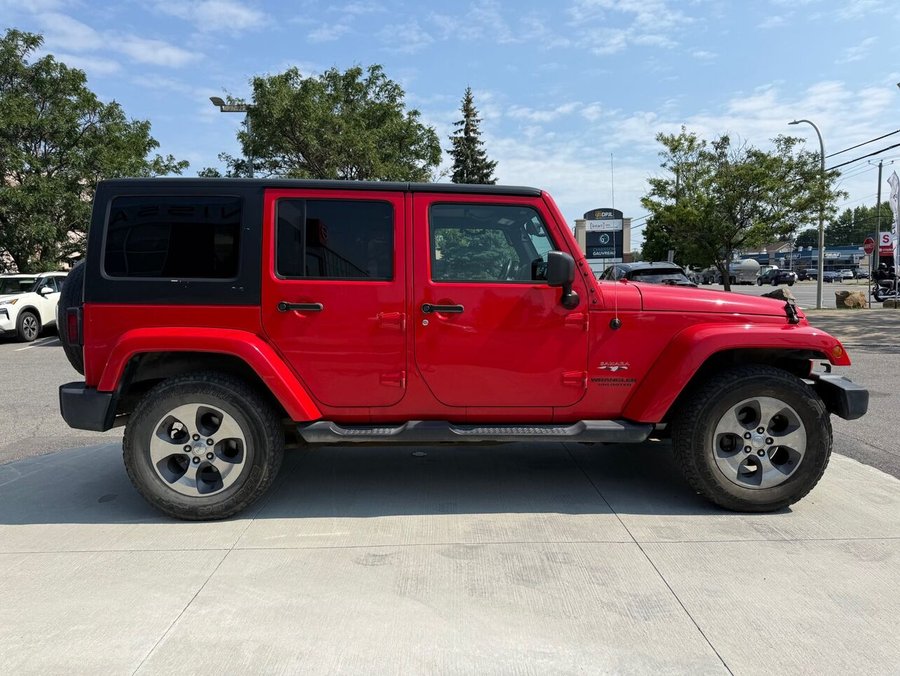 2017 Jeep Wrangler Unlimited Modèle Sahara 4 portes traction intégrale Red