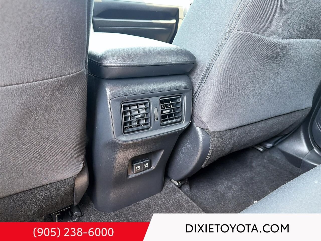 2021 Toyota RAV4 Hybrid XLE AWD / CLEAN CARFAX / HEATED SEATS / MOONROOF / ALLOY WHEELS / CARPLAY AND ANDROID AUTO White Mississauga - photo #18