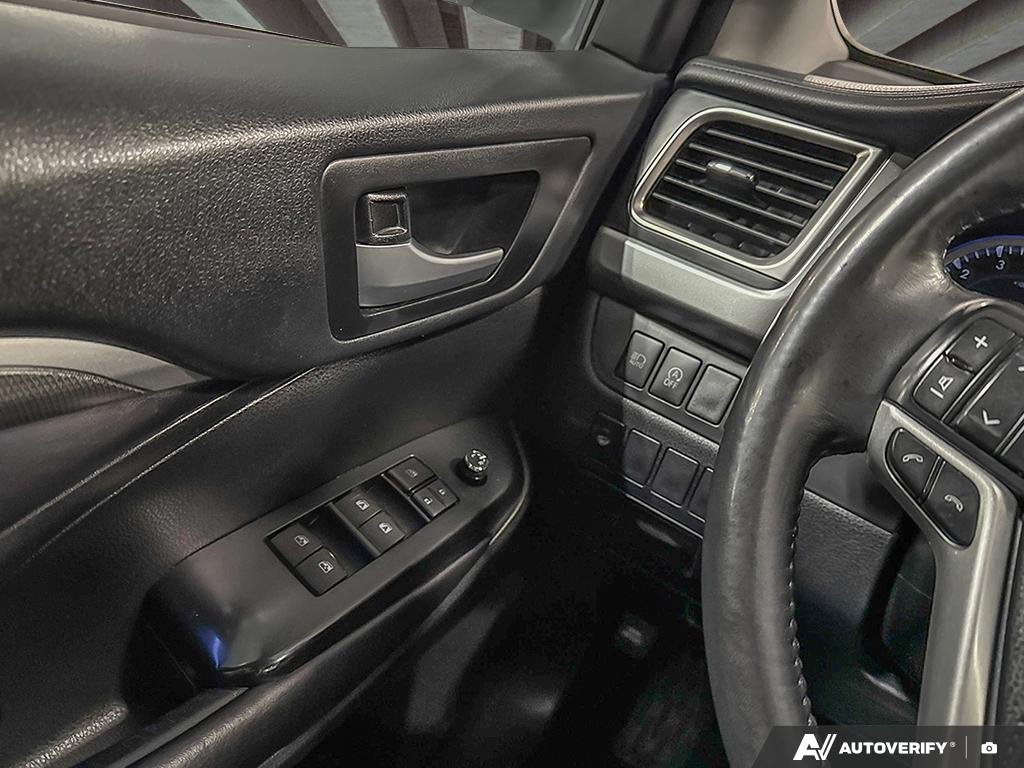 2018 Toyota Highlander 2501260A | SE Silver Edmonton - photo #15
