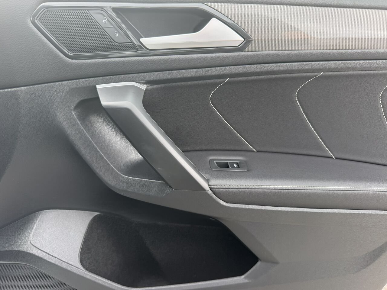 2024 Volkswagen Tiguan Comfortline 4MOTION White Laval - photo #18