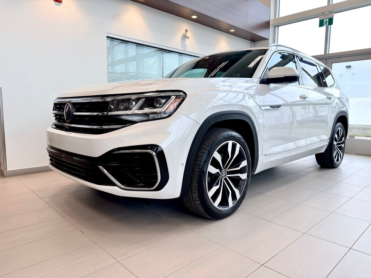 2021 Volkswagen Atlas White Notre-Dame-des-Prairies - photo #6