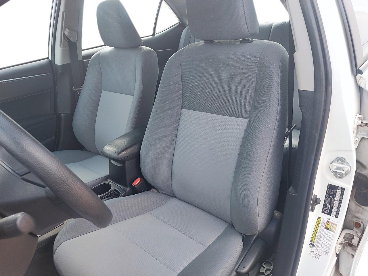 2016 Toyota Corolla VIN 2T1BURHE6GC527963 White Baie-Comeau - photo #8