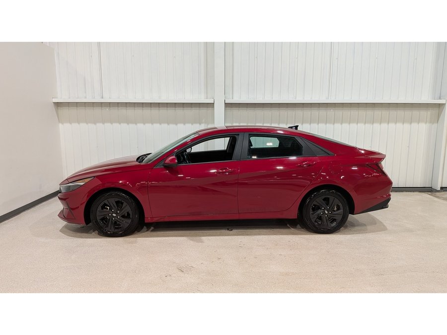 2023 Hyundai Elantra Red