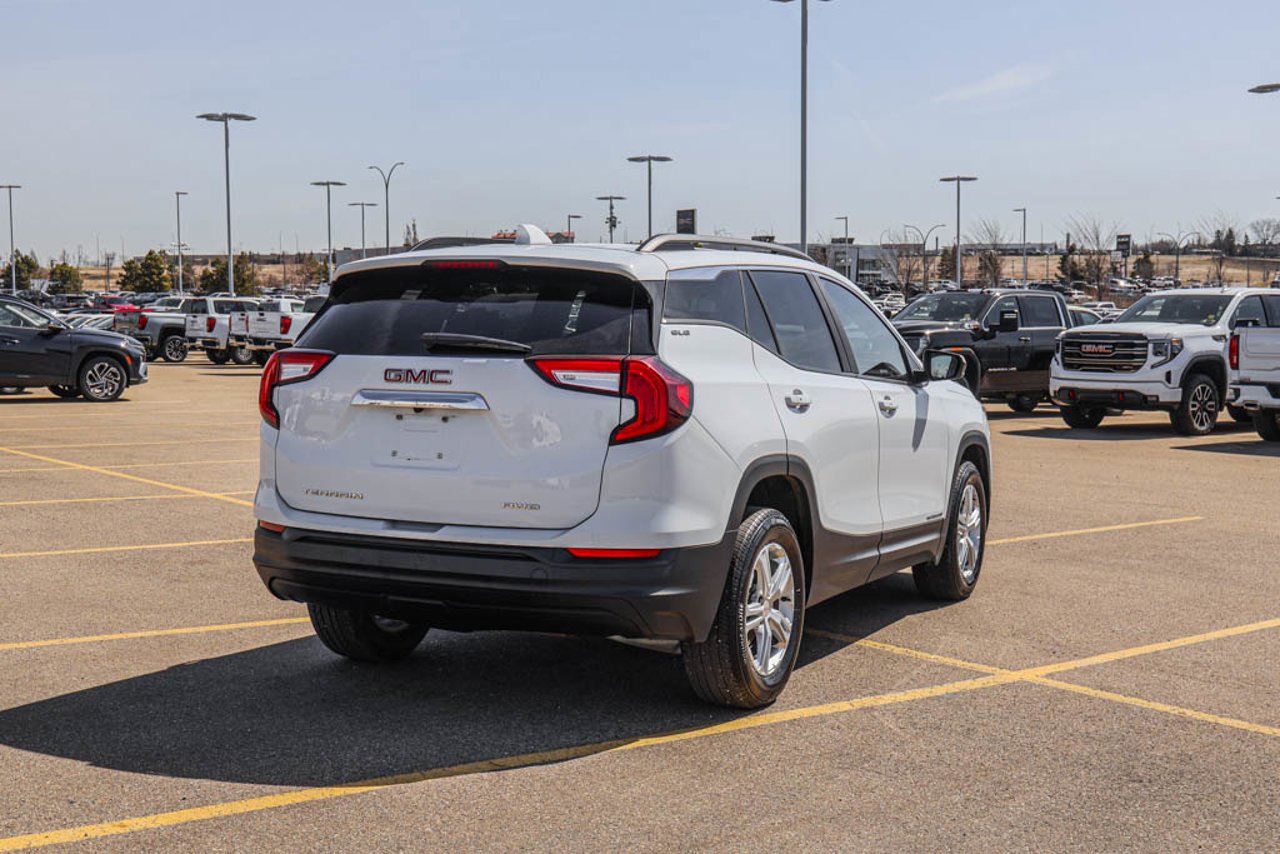 2024 GMC Terrain AWD 4dr SLE White Sherwood Park - photo #8