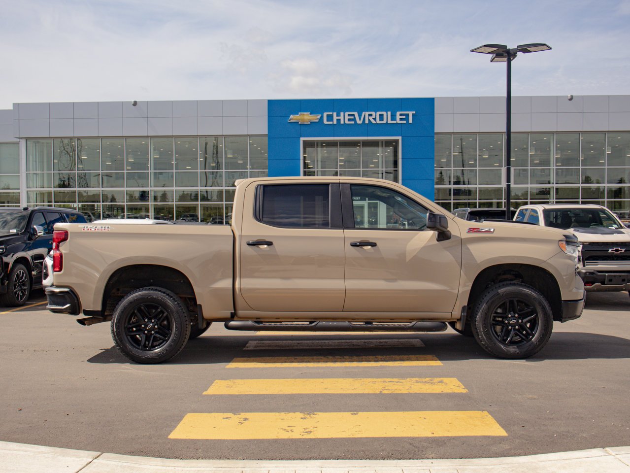 2022 Chevrolet Silverado 1500 4WD Crew Cab 147 LT Trail Boss Beige Sherwood Park - photo #11