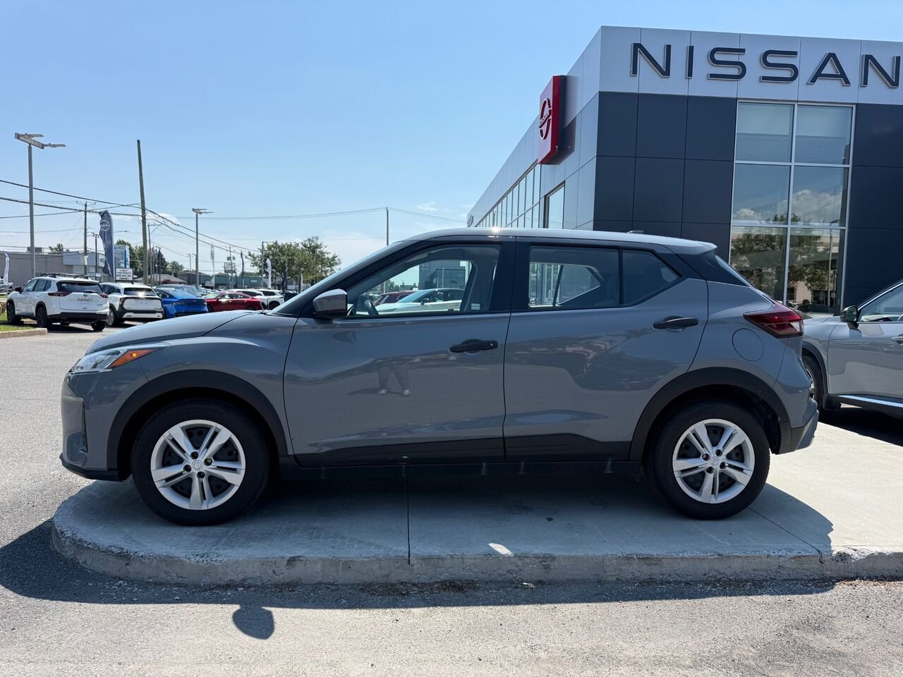 Nissan Kicks S TA 2024 Gris Châteauguay - photo #1