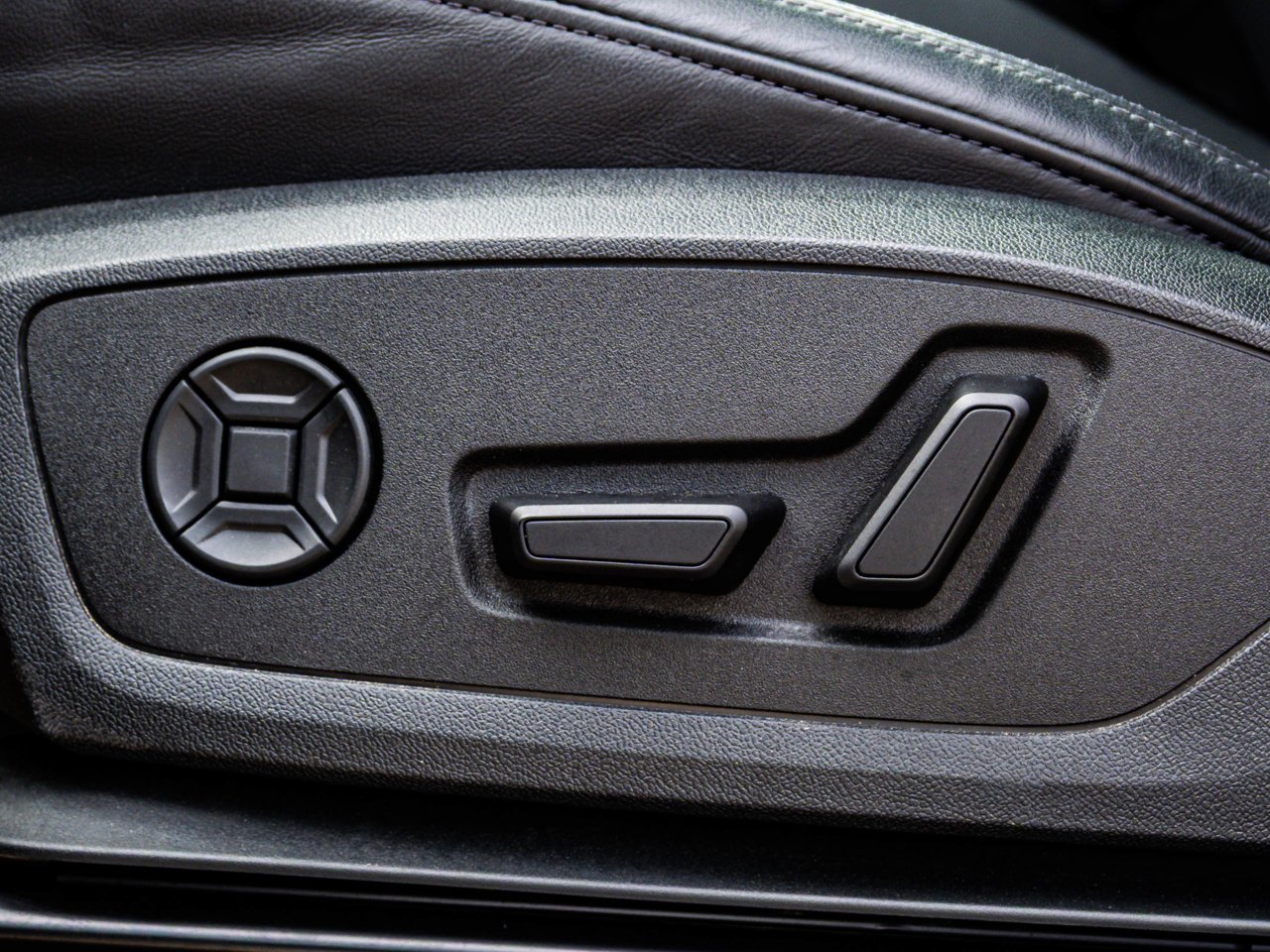 2025 Audi Q3 40 TFSI quattro White Sherwood Park - photo #19