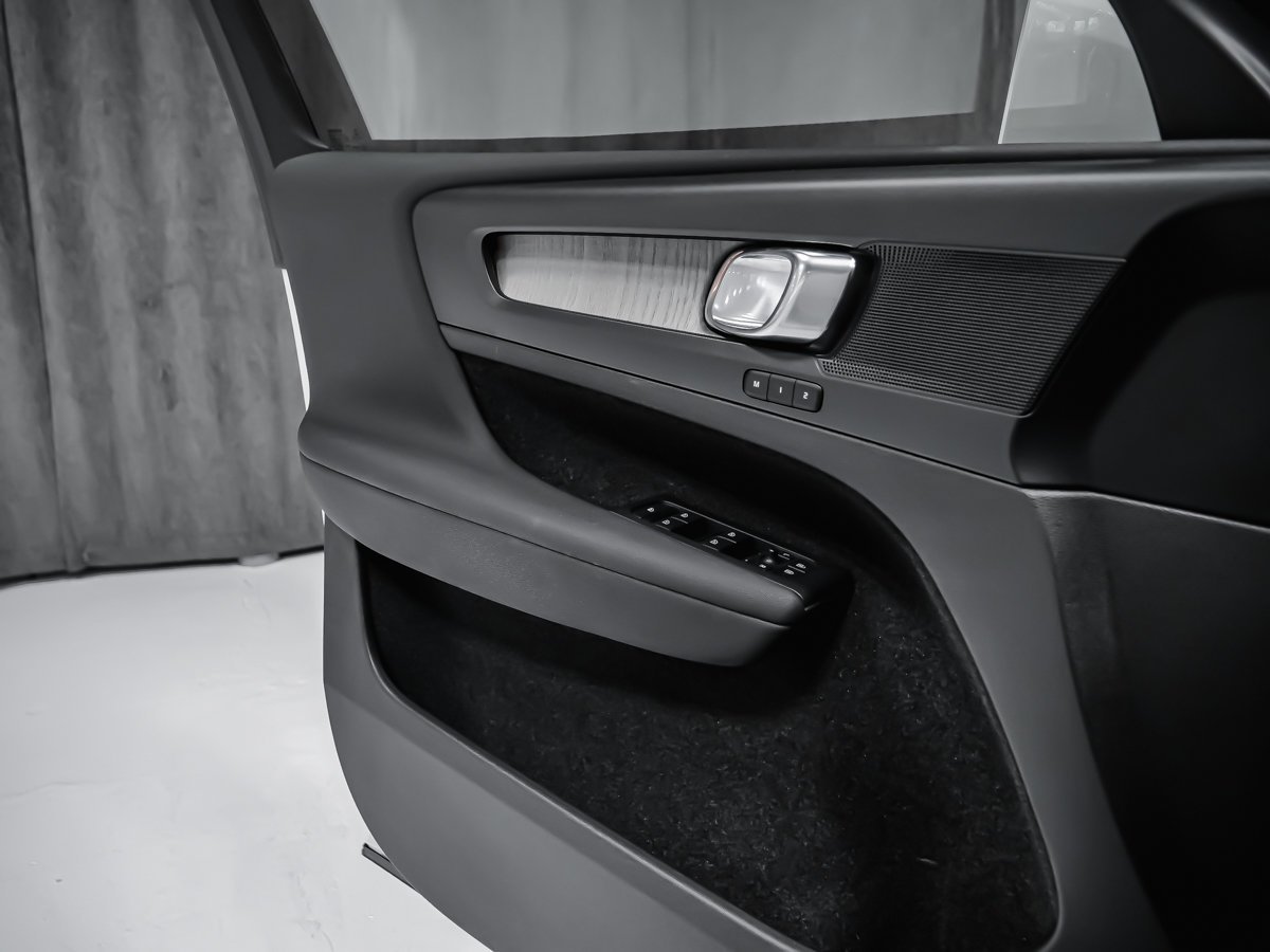 Volvo XC40 B5 CORE CONVENIENCE CLIMATE 2023 Blanc Montréal - photo #8