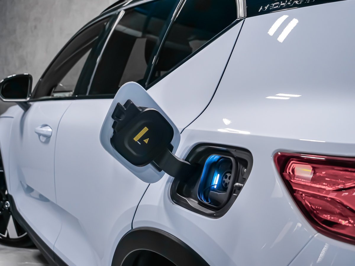 2024 Volvo XC40 Recharge Pure Electric PLUS CLIMATE Blue Montreal - photo #5