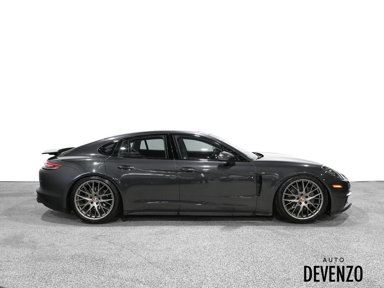 2018 Porsche Panamera Grey Saint-Eustache - photo #1