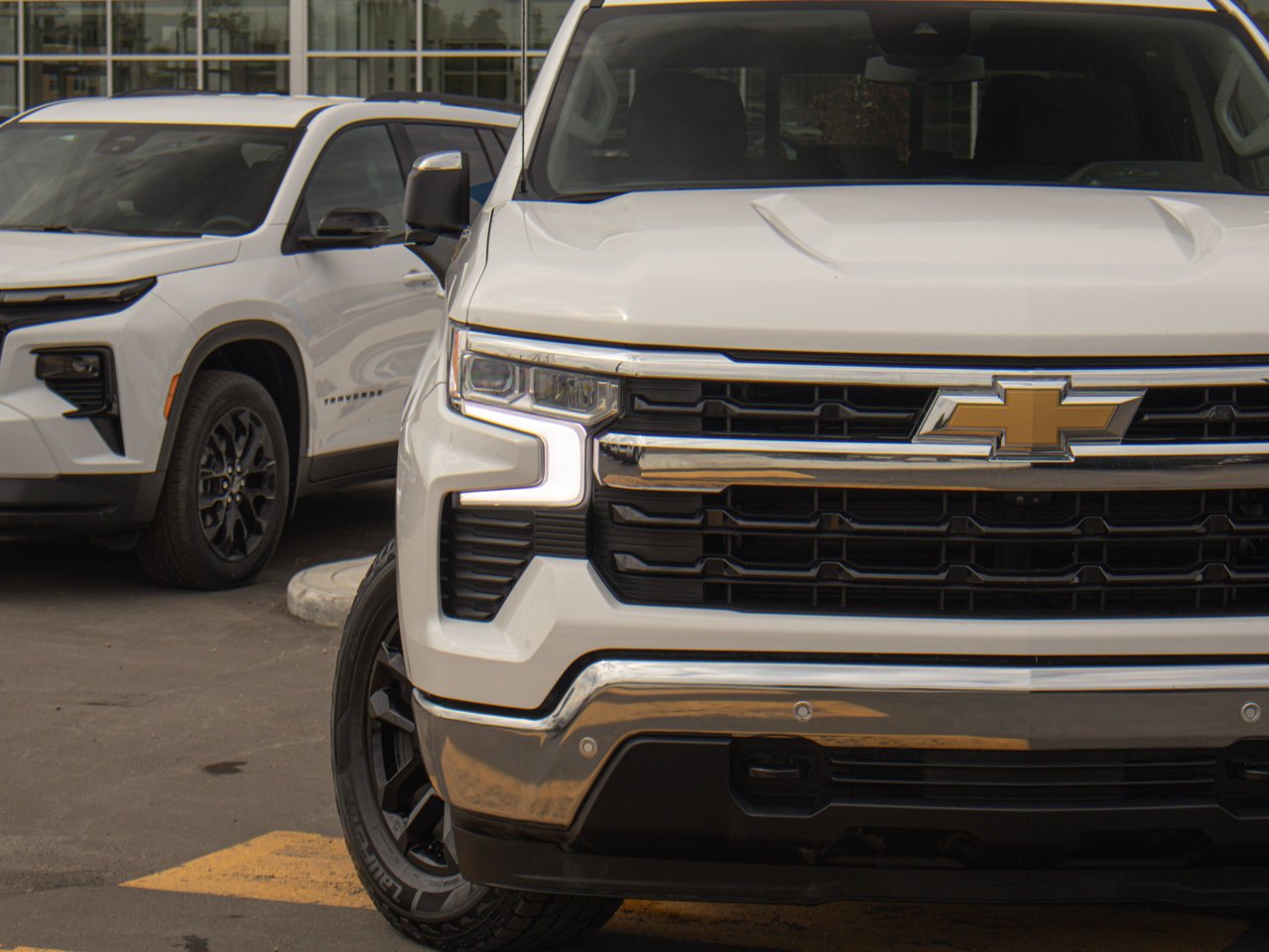 2024 Chevrolet Silverado 1500 4WD Crew Cab 147 LT White Sherwood Park - photo #4