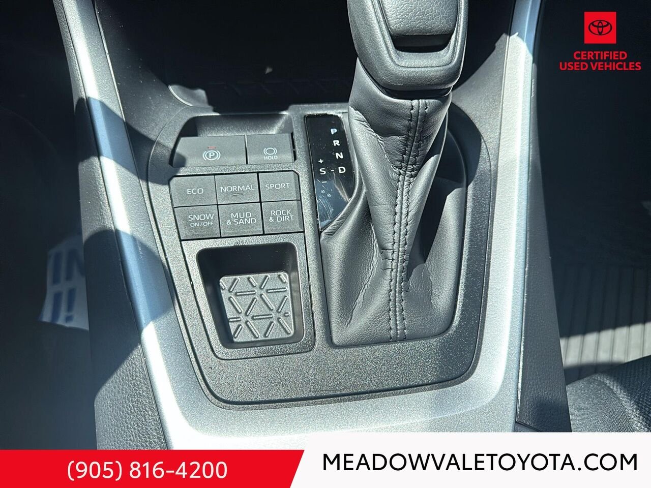 2025 Toyota RAV4 Running Boards, Sunroof, Power Drivers Seat, Low KM's, Midnight Black Metallic Mississauga - photo #17