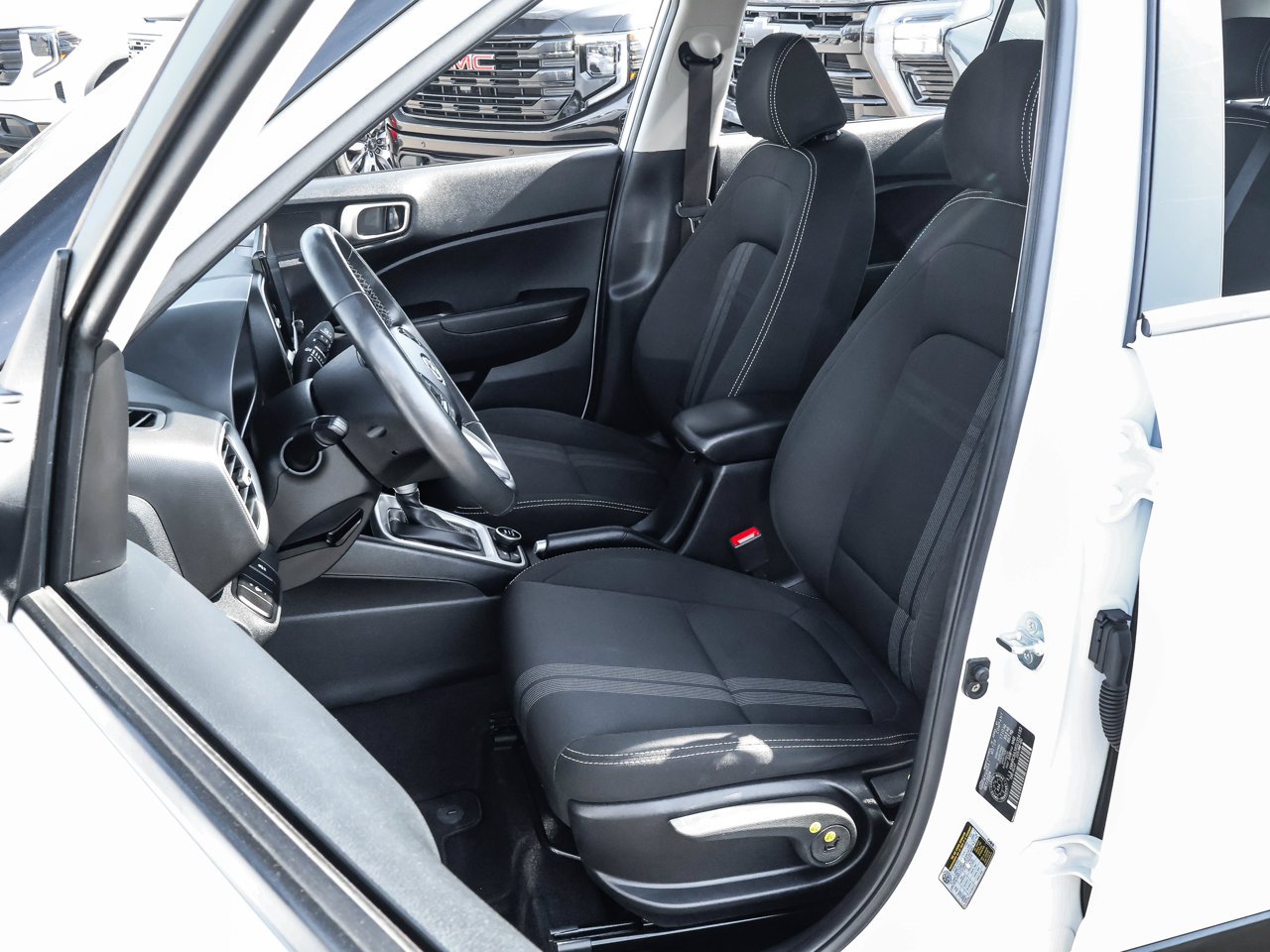 2025 Hyundai Venue Preferred IVT White Sherwood Park - photo #12
