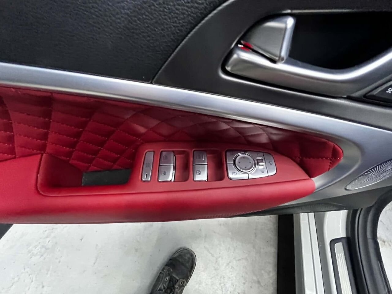 Genesis G70 2024 Gris Blainville - photo #16