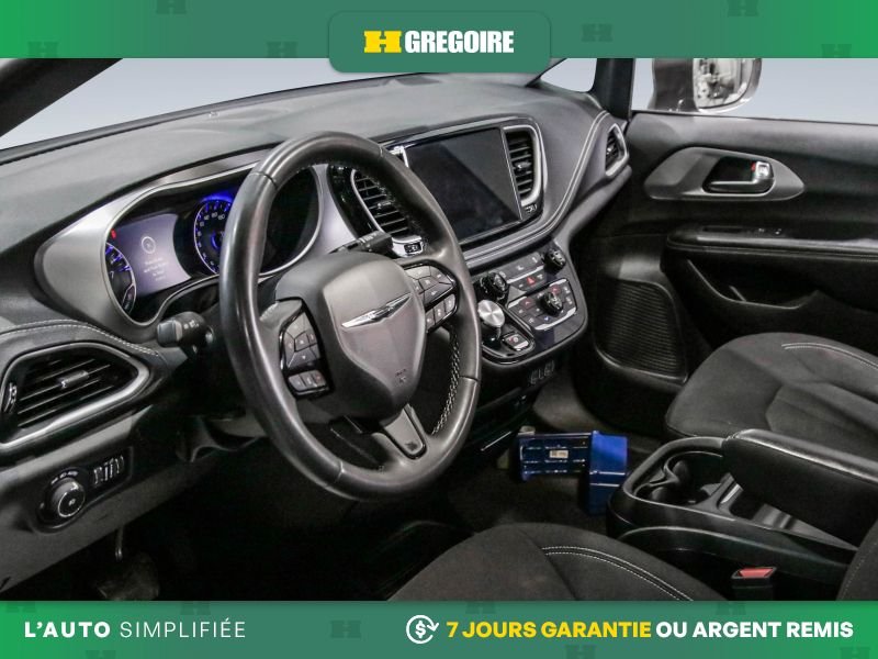 2022 Chrysler Pacifica Grey Saint-Eustache - photo #8