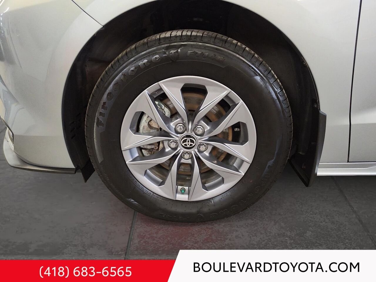 Toyota Sienna 99659A-110 | LE, AWD, 8 PLACES 2025 Argent Québec - photo #6