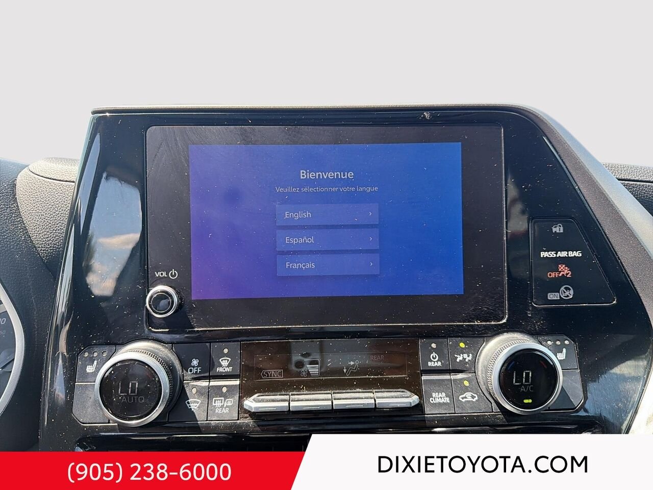 2024 Toyota Highlander XLE AWD / CLEAN CARFAX / HEATED SEATS / MOONROOF / ALLOY WHEELS / CARPLAY AND ANDROID AUTO Black Mississauga - photo #15