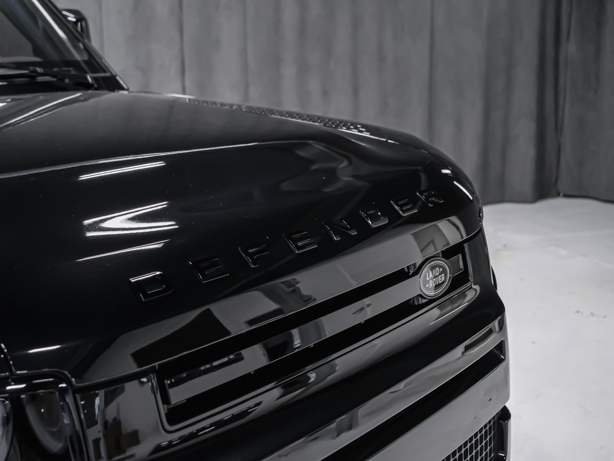 2026 Land Rover Defender X-Dynamic SE V8 Black Montreal - photo #35