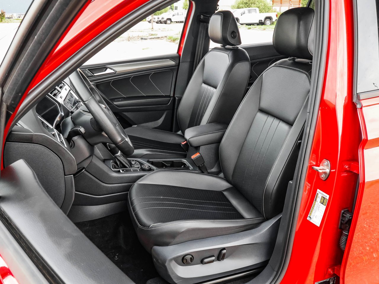 2024 Volkswagen Tiguan Comfortline R-Line Black Edition 4MOTION Red Sherwood Park - photo #13