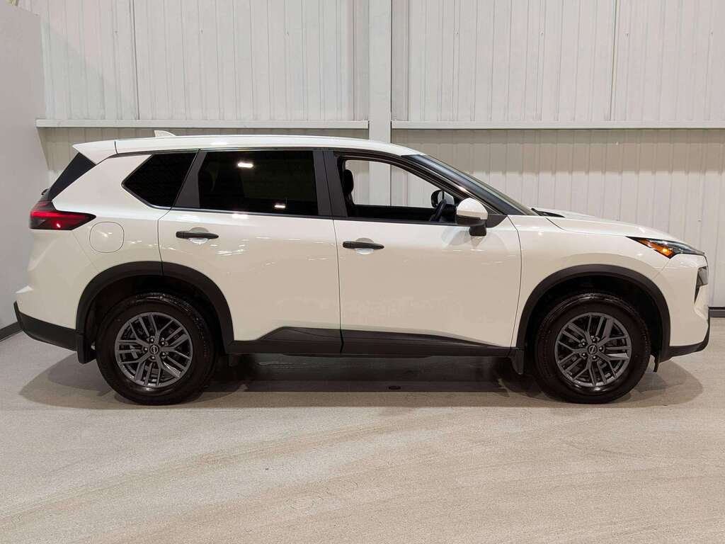 2024 Nissan Rogue AWD S White Val-David - photo #3