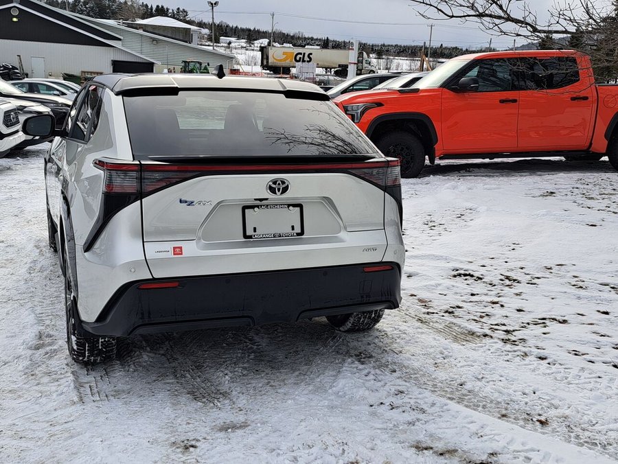 2023 Toyota bZ4X 2023 Elemental Silver with Black Roof