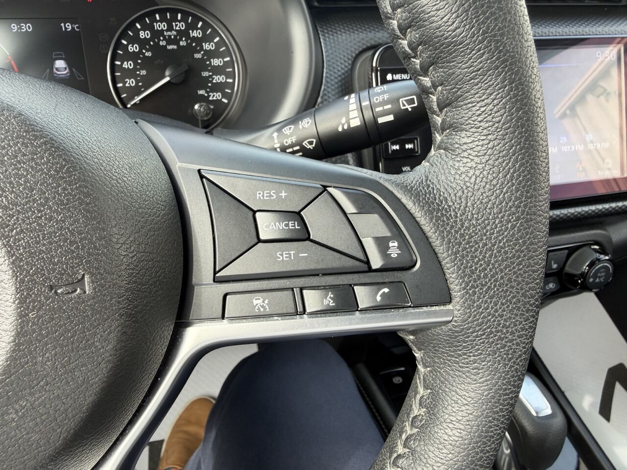 2024 Nissan Kicks Grey Thetford Mines - photo #20