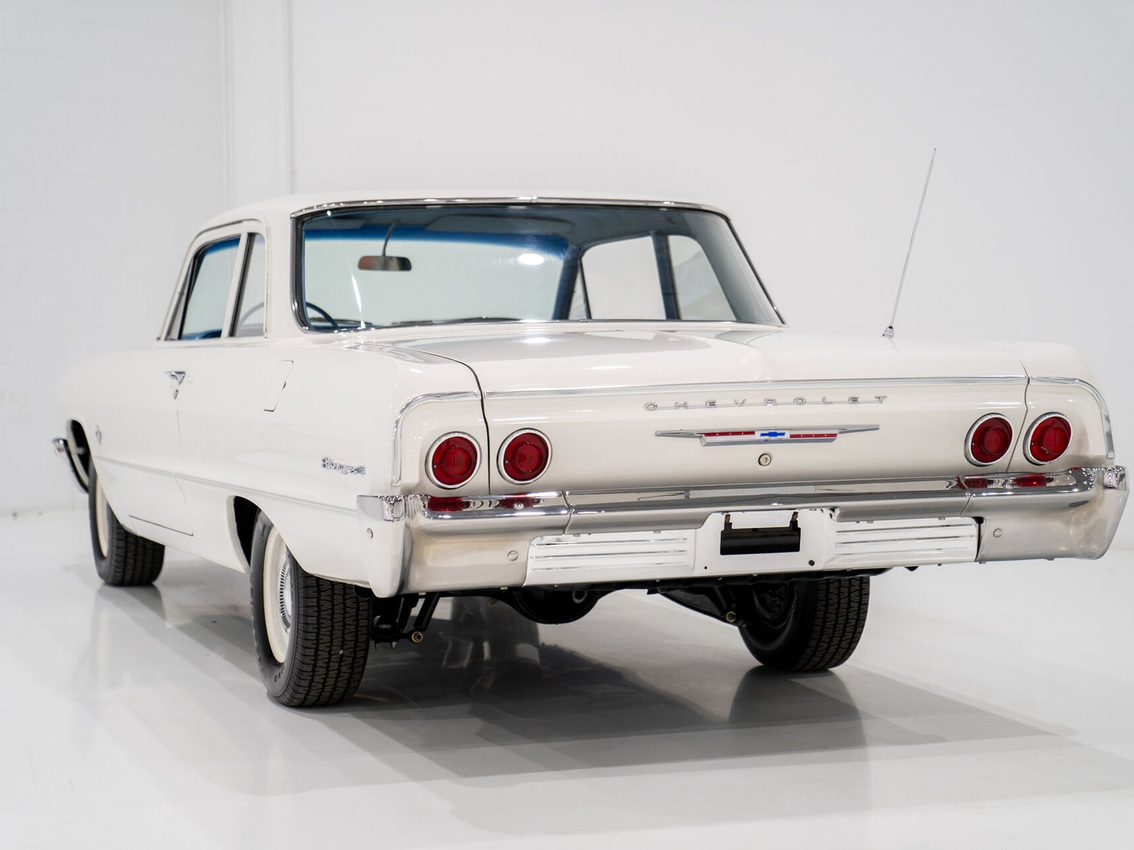 Chevrolet Biscayne Matching 409 / 425HP Transmission 4 Vitesse Complètement Entièrement restauré **PRIX EN USD** 1964 Blanc Montréal - photo #32