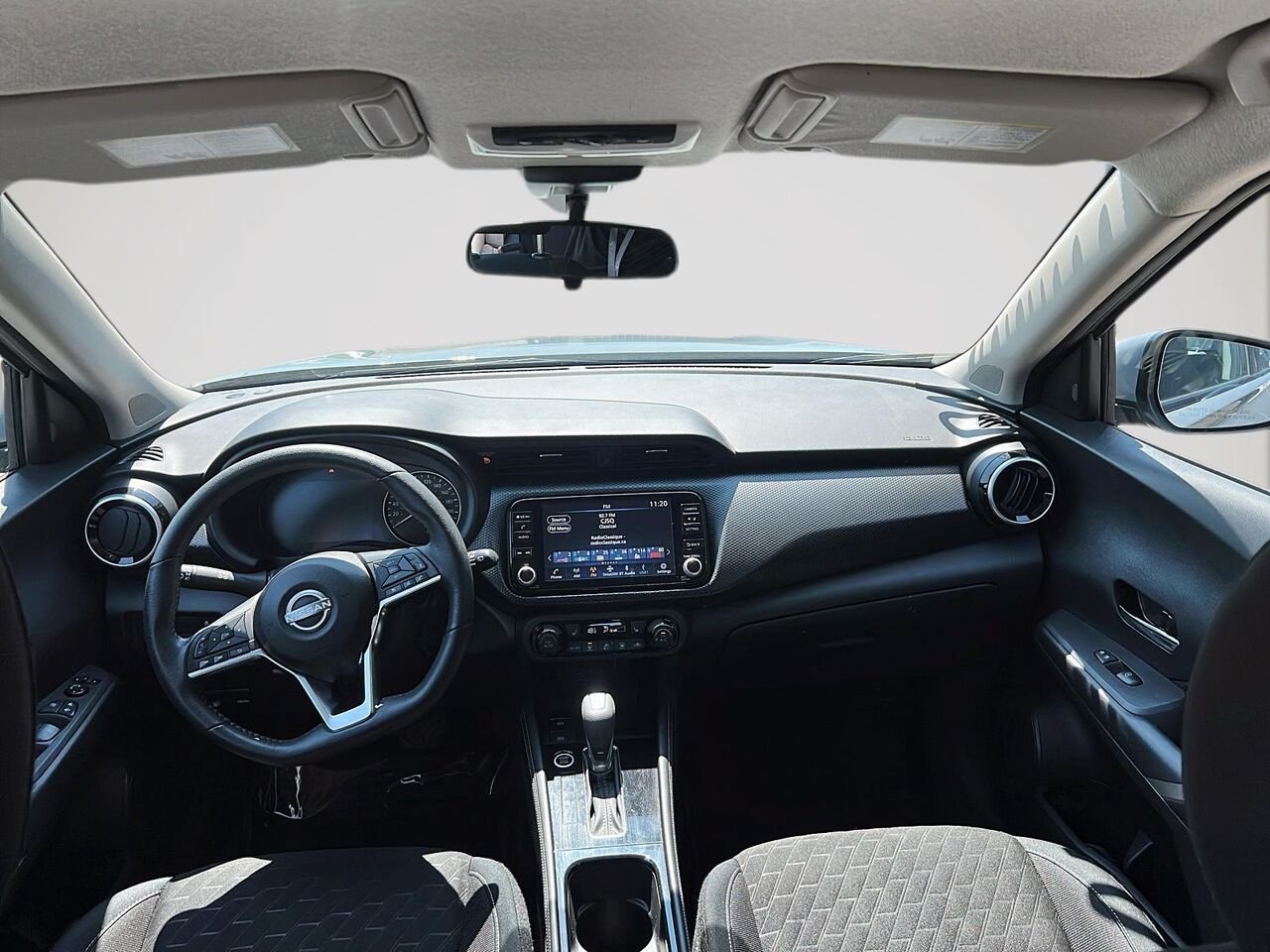 Nissan Kicks SV TA 2024 Gris Québec - photo #9