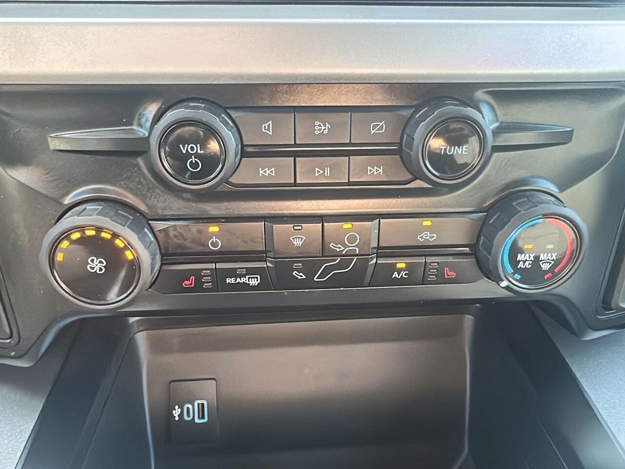 2023 Ford Super Duty F-250 SRW White Rouyn-Noranda - photo #15