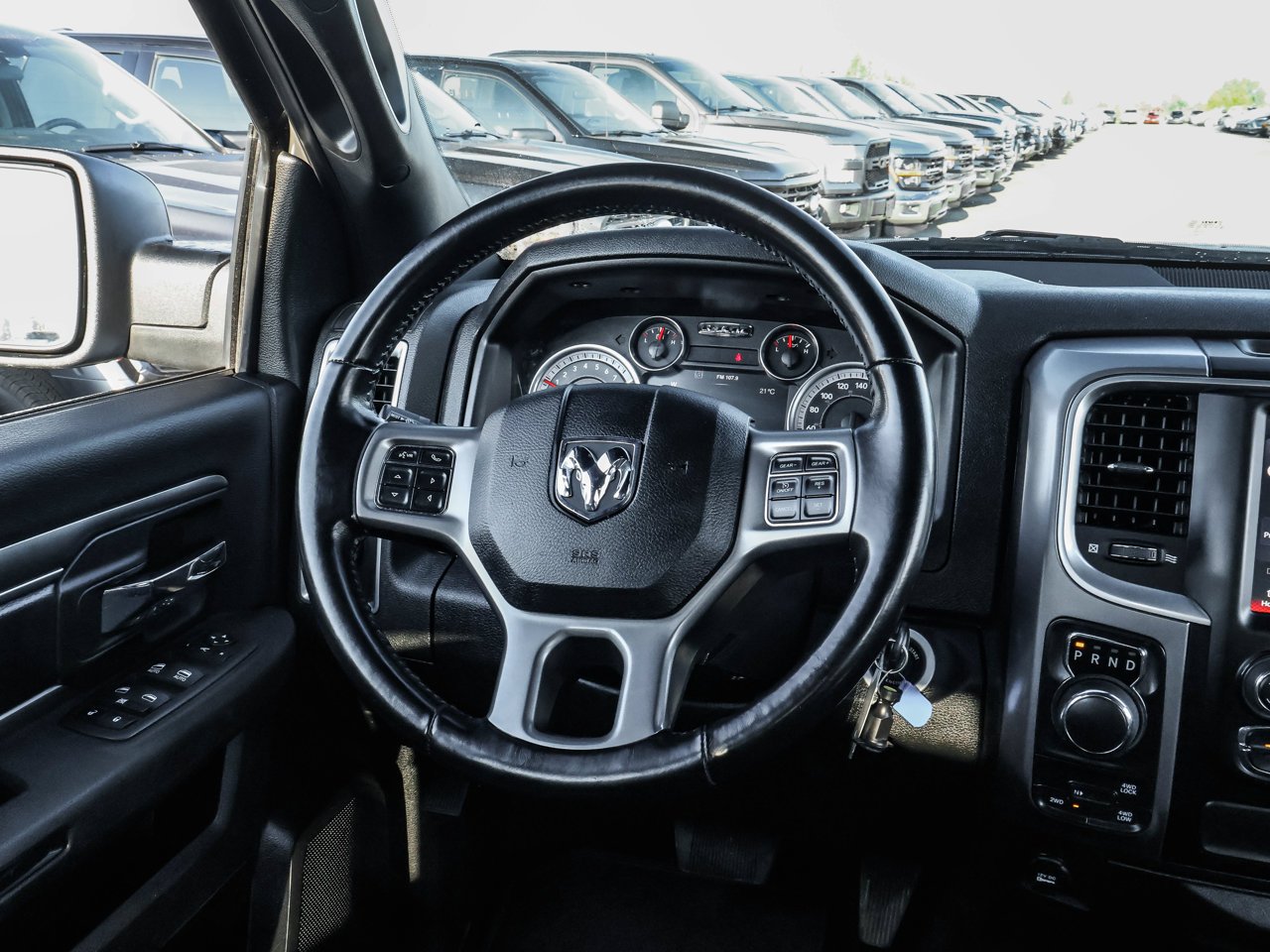 2022 Ram 1500 Classic Warlock 4x4 Crew Cab 5'7 Box White Sherwood Park - photo #17