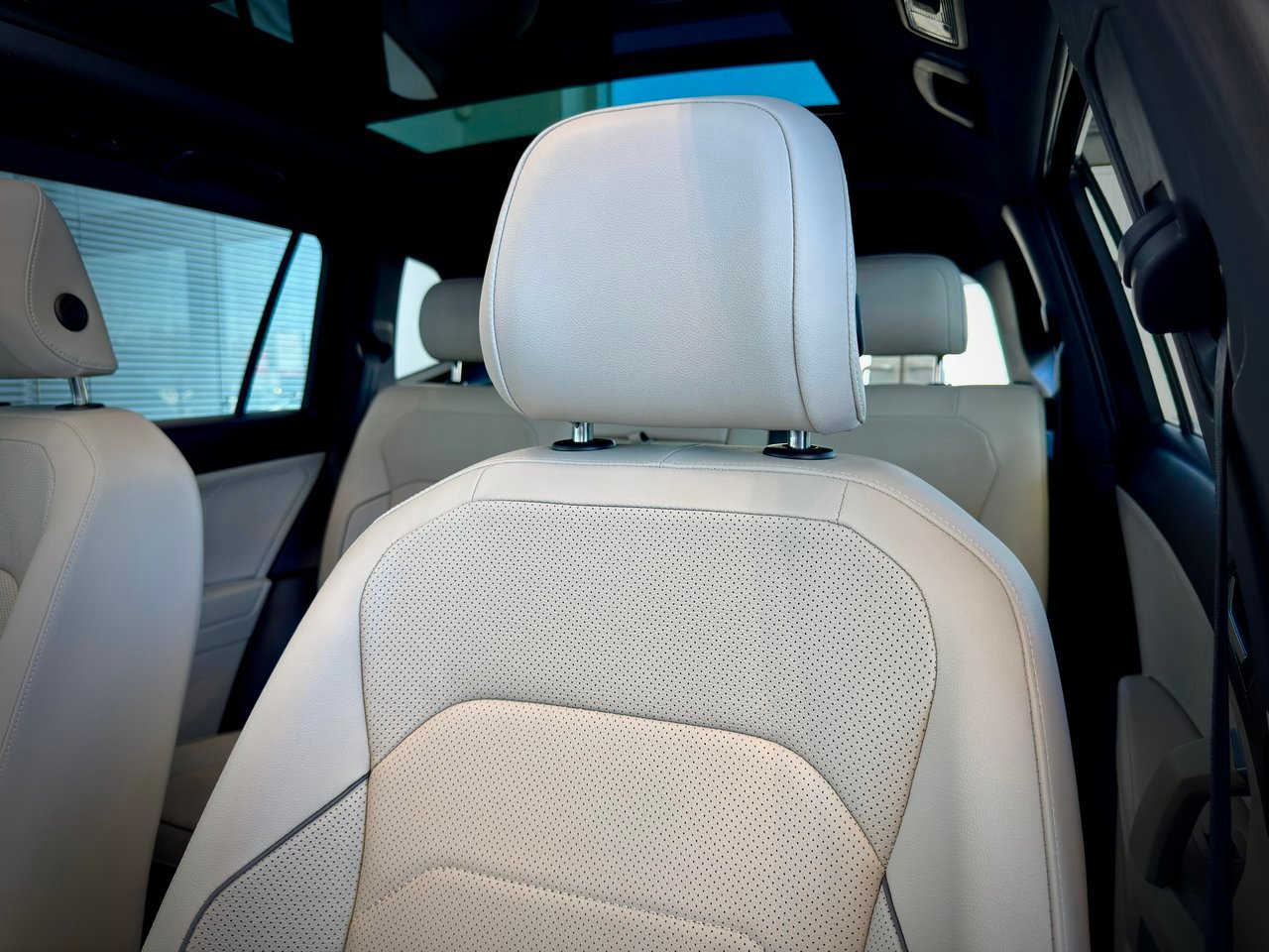 2024 Volkswagen Tiguan Blue Notre-Dame-des-Prairies - photo #20