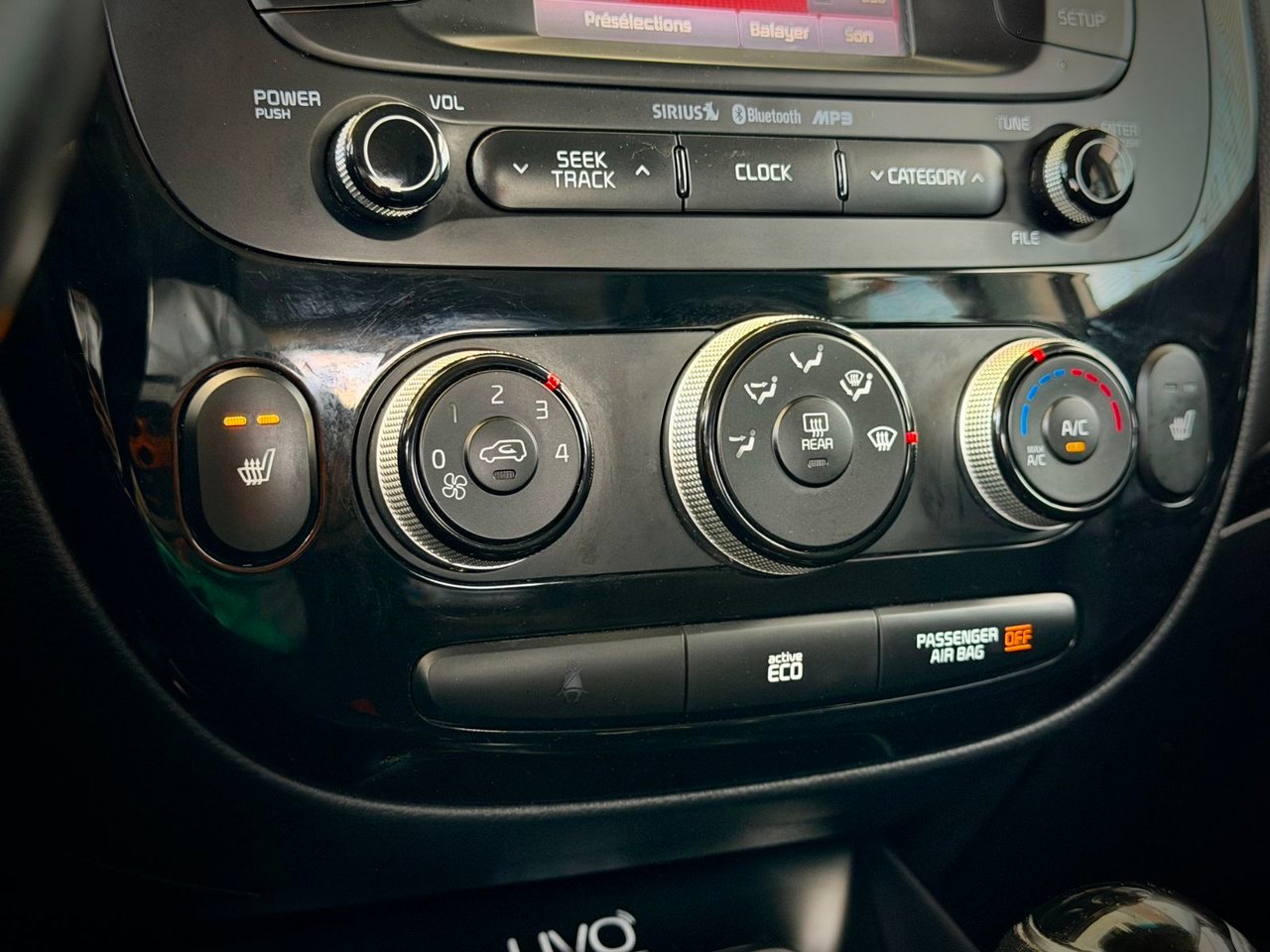 2016 Kia Soul White Notre-Dame-des-Prairies - photo #24