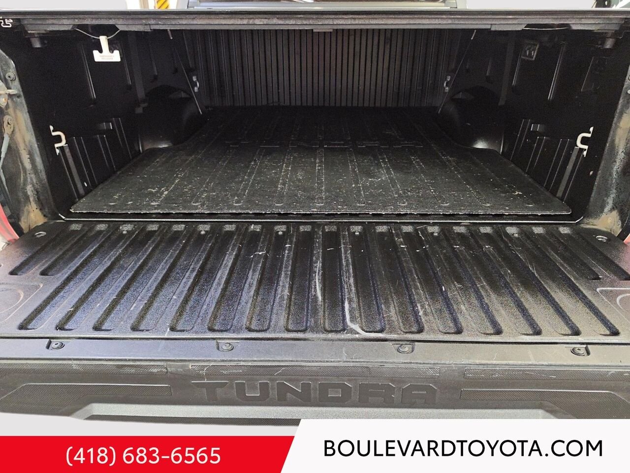 Toyota Tundra 531782-43 | PLATINUM CREWMAX, 4X4 2024 Gris magnétique métallisé Québec - photo #27