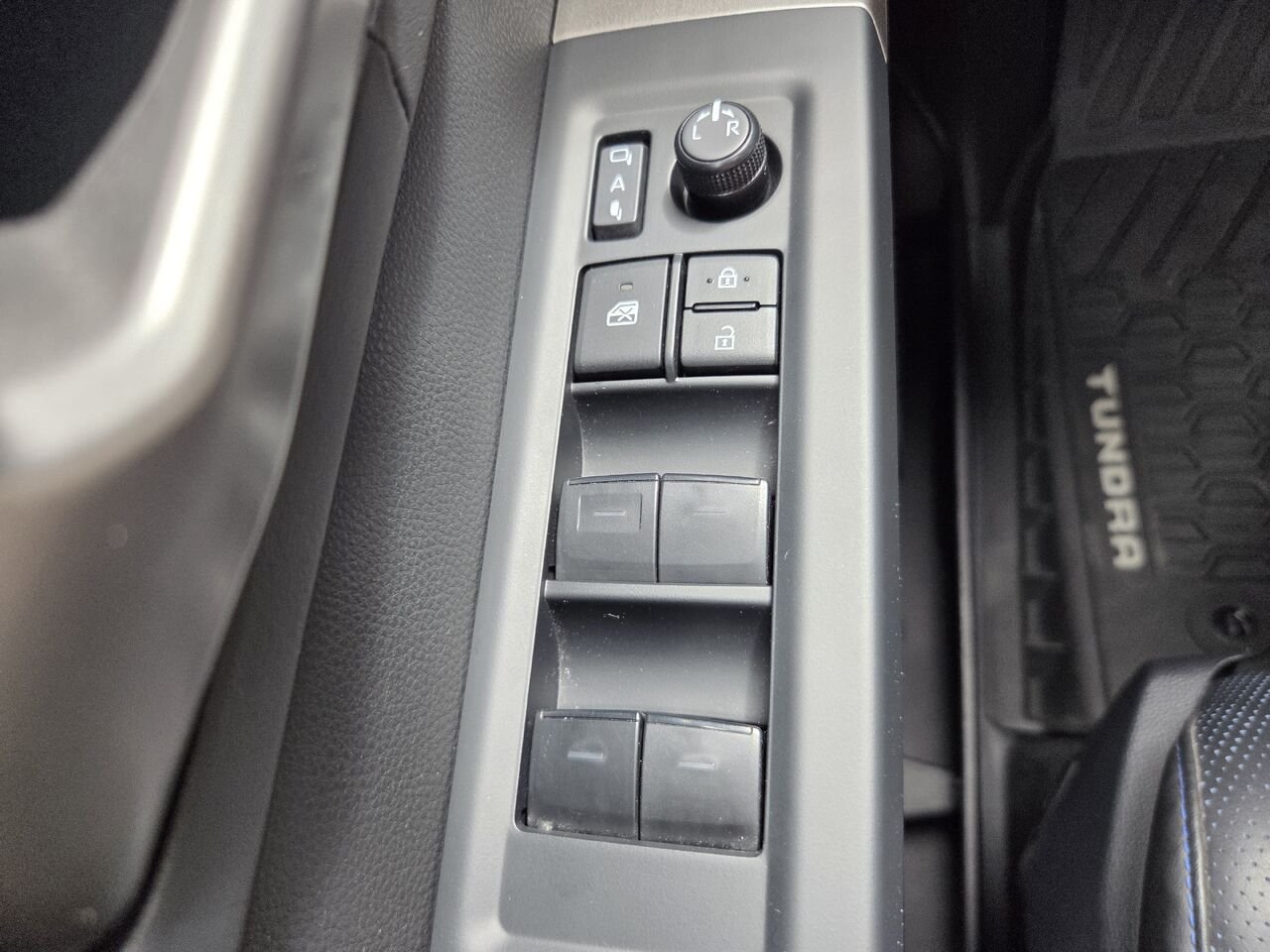 Toyota TUNDRA 2026 Noir Amos - photo #13