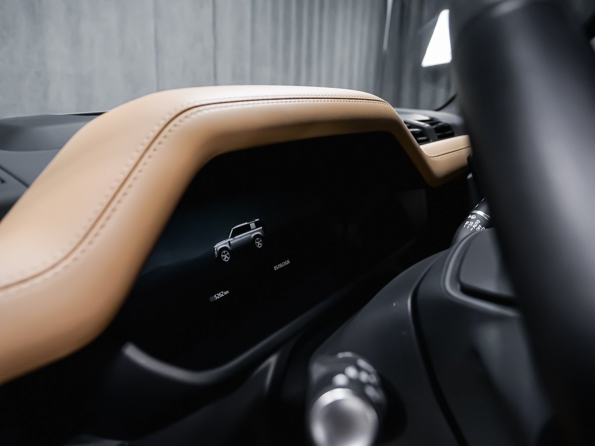 2026 Land Rover Defender X-Dynamic SE V8 Black Montreal - photo #23
