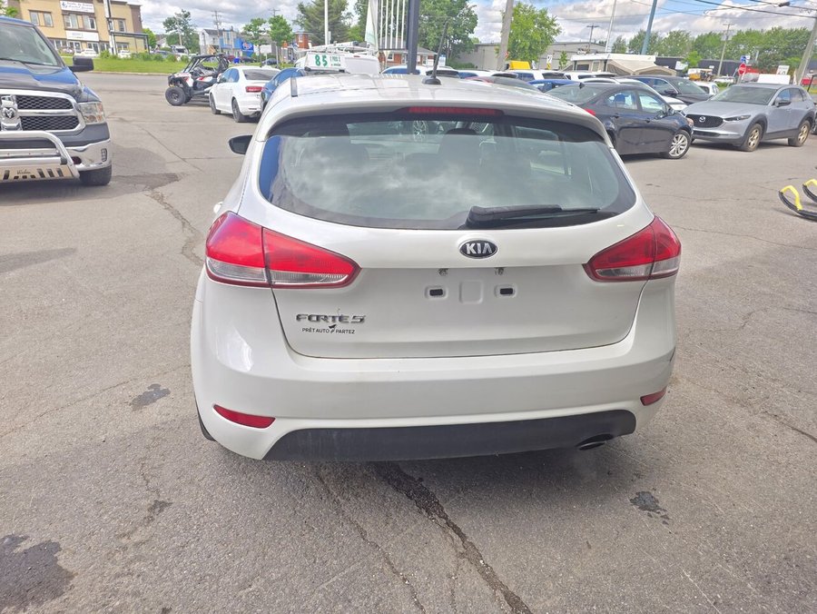 Kia 5 portes Forte 2015 2015 Blanc
