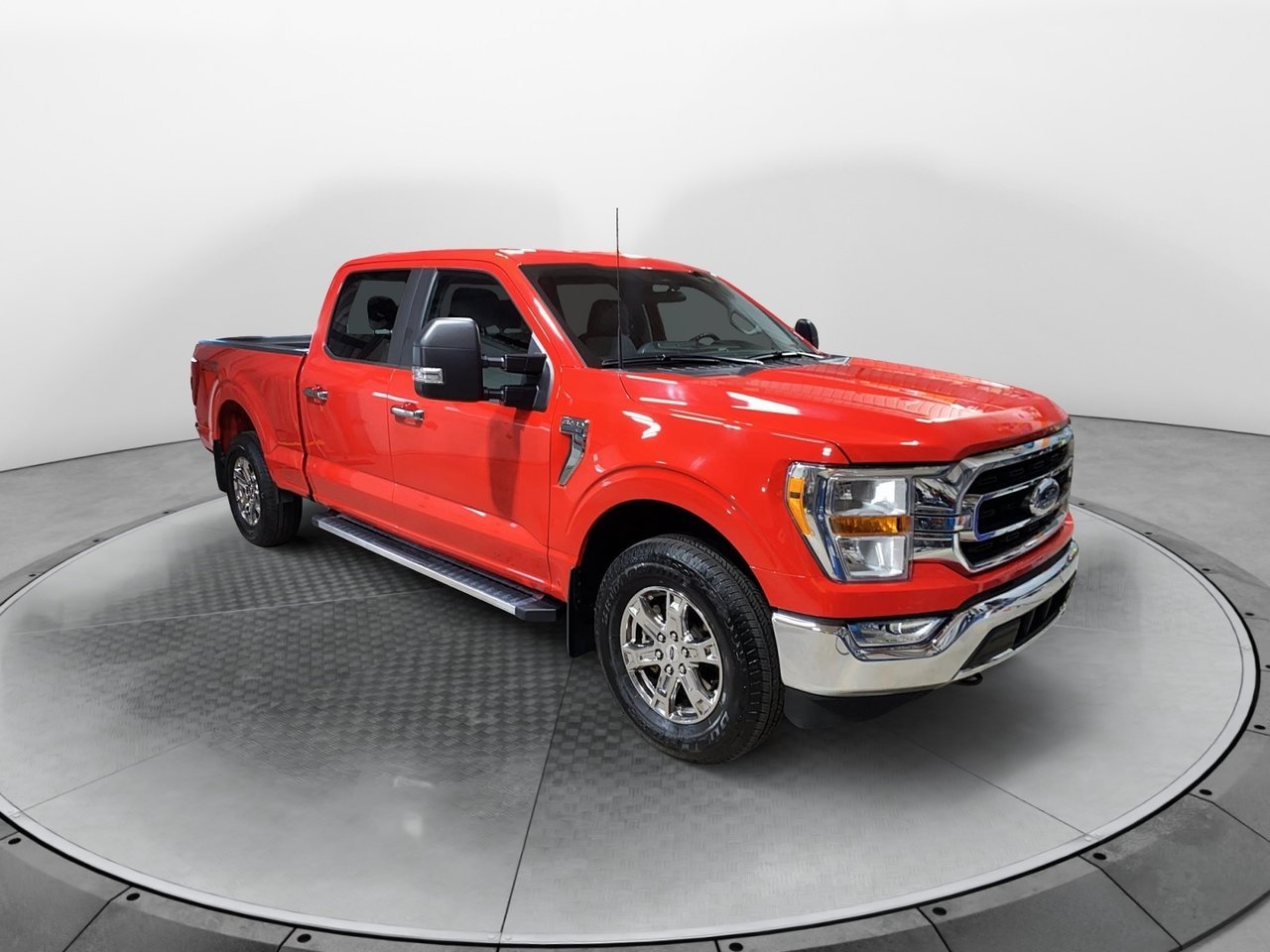 Ford F-150 xlt 2023 Rouge Baie-Comeau - photo #1