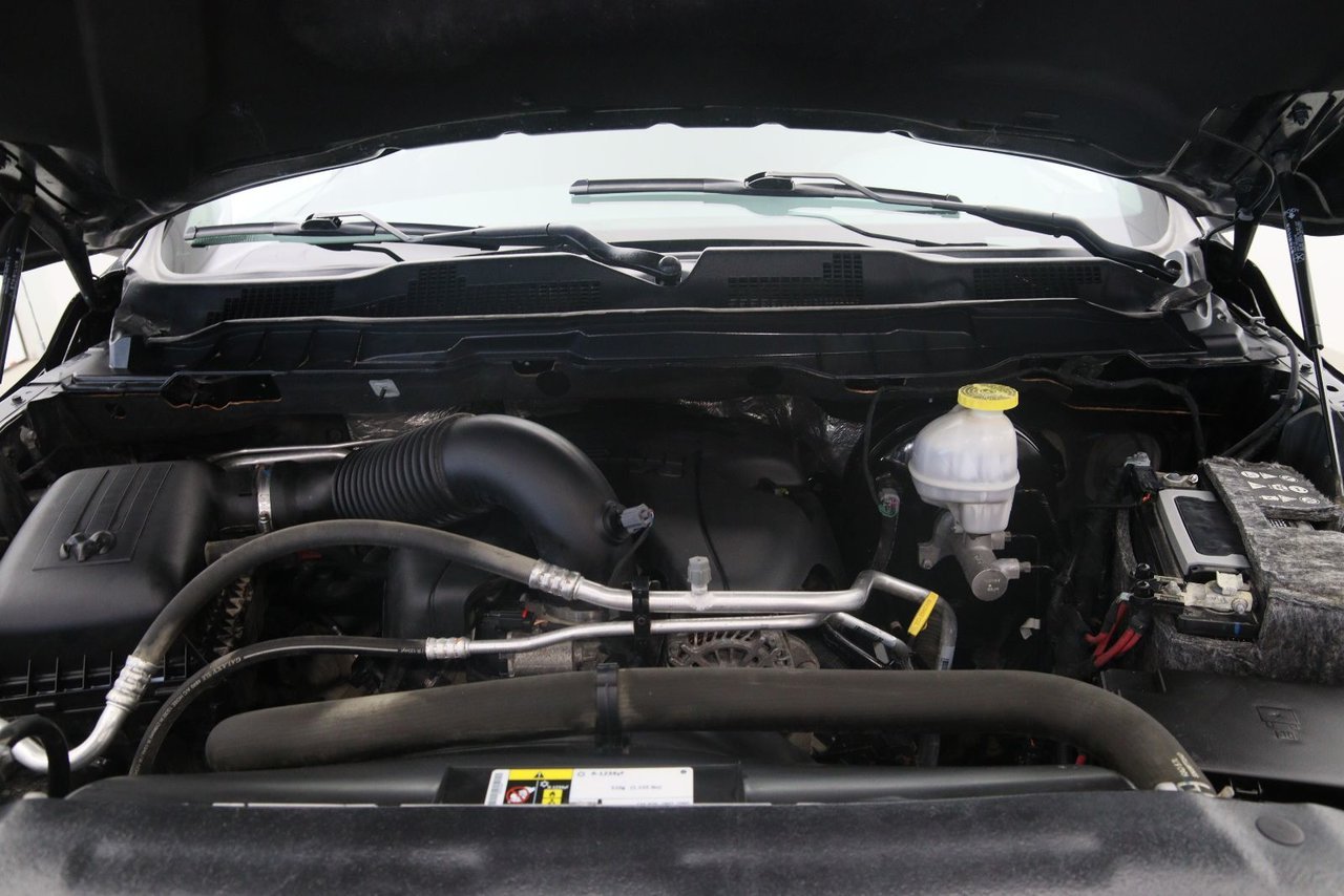 2019 Ram 1500 Classic VIN 3C6RR7KT2KG695861 Black Chicoutimi - photo #13