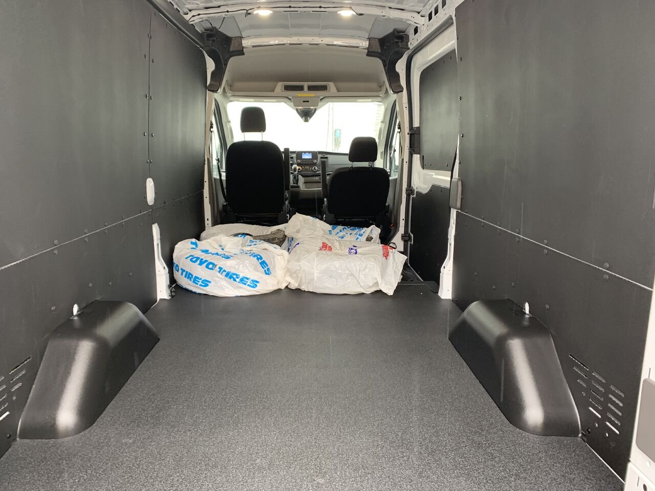 2025 Ford Transit fourgon utilitaire White Châteauguay - photo #7
