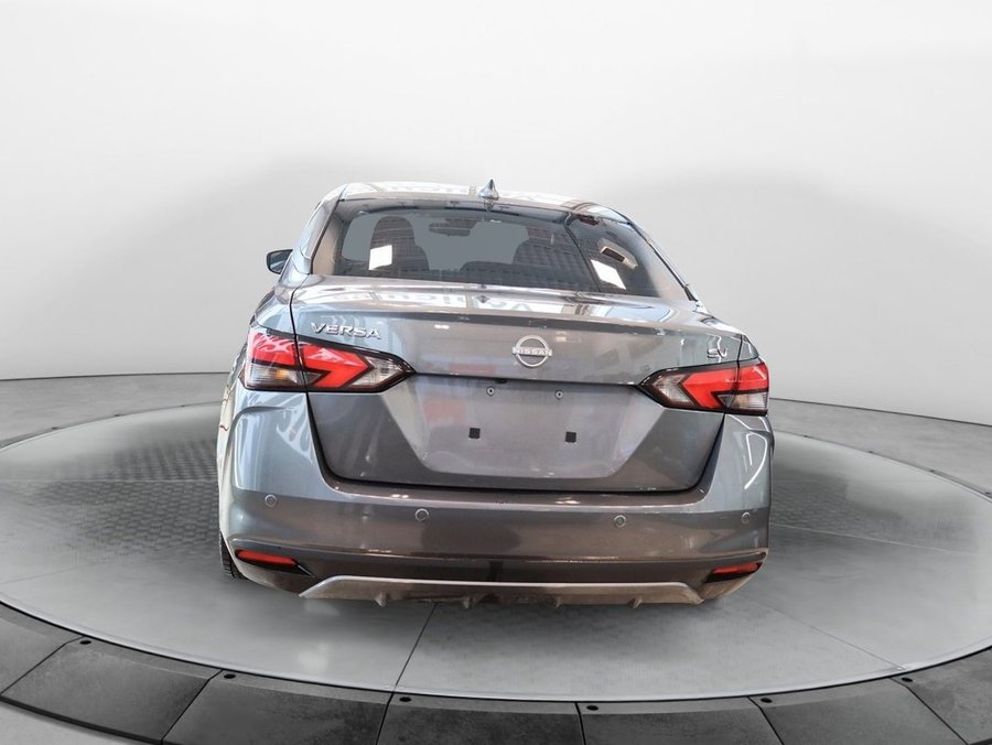 Nissan Versa 2024 2024 Gris