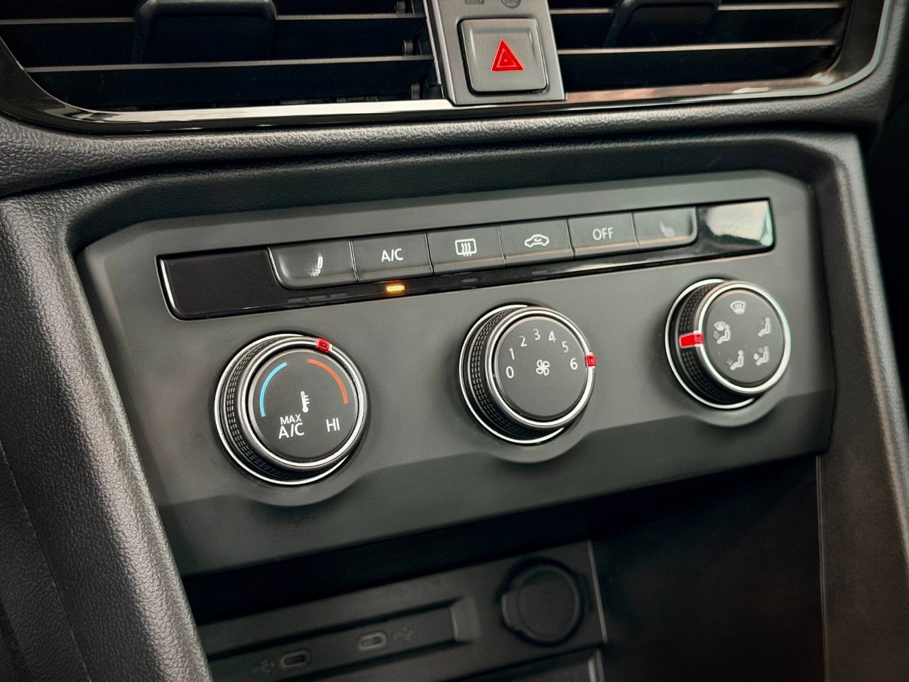 2022 Volkswagen Taos Black Notre-Dame-des-Prairies - photo #26