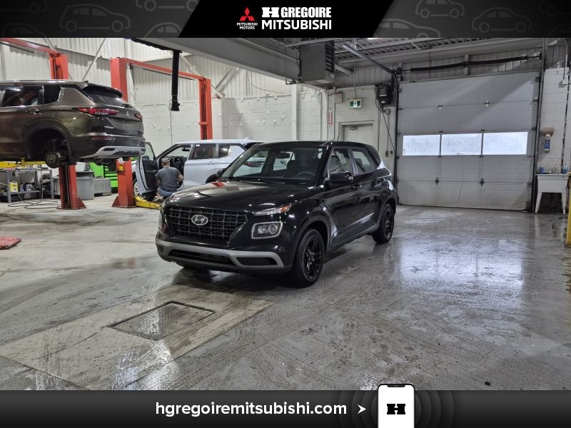 2023 Hyundai Venue Black Blainville - photo #2