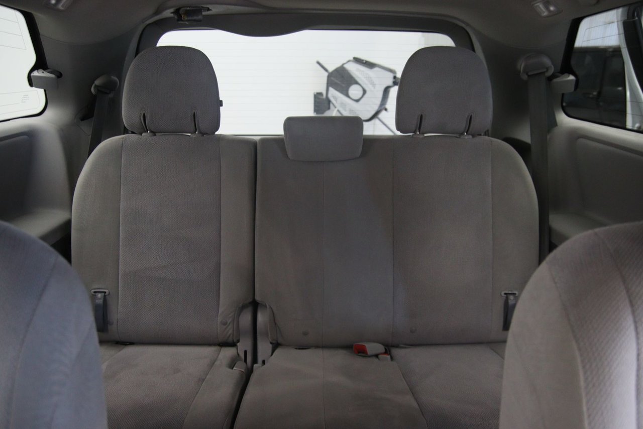 2016 Toyota Sienna VIN 5TDZK3DC0GS693246 White Chicoutimi - photo #9