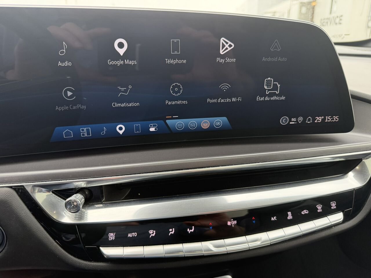 2024 Cadillac LYRIQ Tech FINANCEMENT À PARTIR DE 0.99% Grey Laval - photo #24