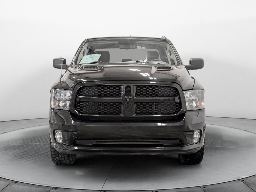 Ram 1500 4WD Quad Cab Classic ST Night Edition Moteur V6 2019 .