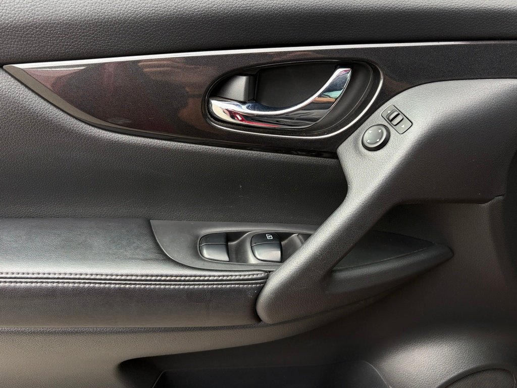 2018 Nissan Rogue Red Gatineau - photo #10